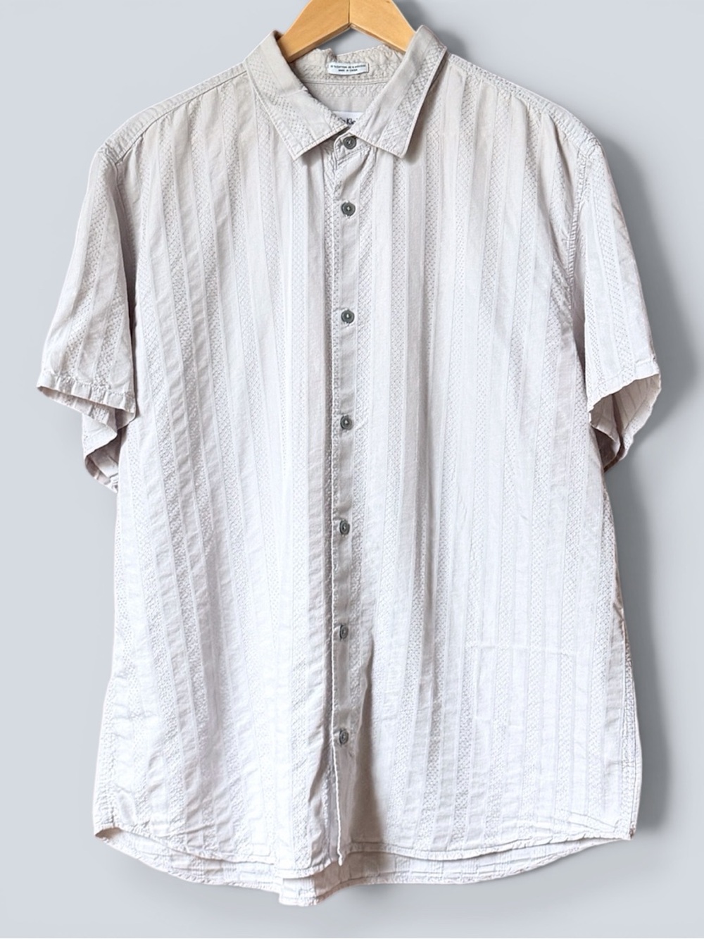 Calvin Klein XL Light Gray Textured Stripe Short Sleeve Button Up Shirt